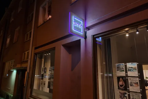 Dubbelsidig LED skylt för Svenska Mäklarhuset