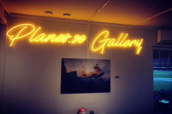 Inomhus LED skylt för Planes.se