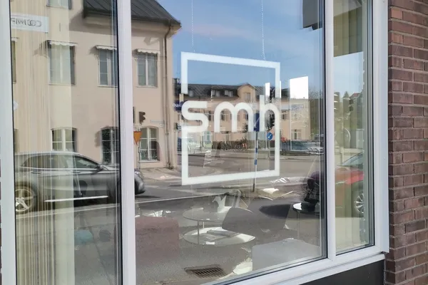 Fönsterdekor åt Svenska Mäklarhuser